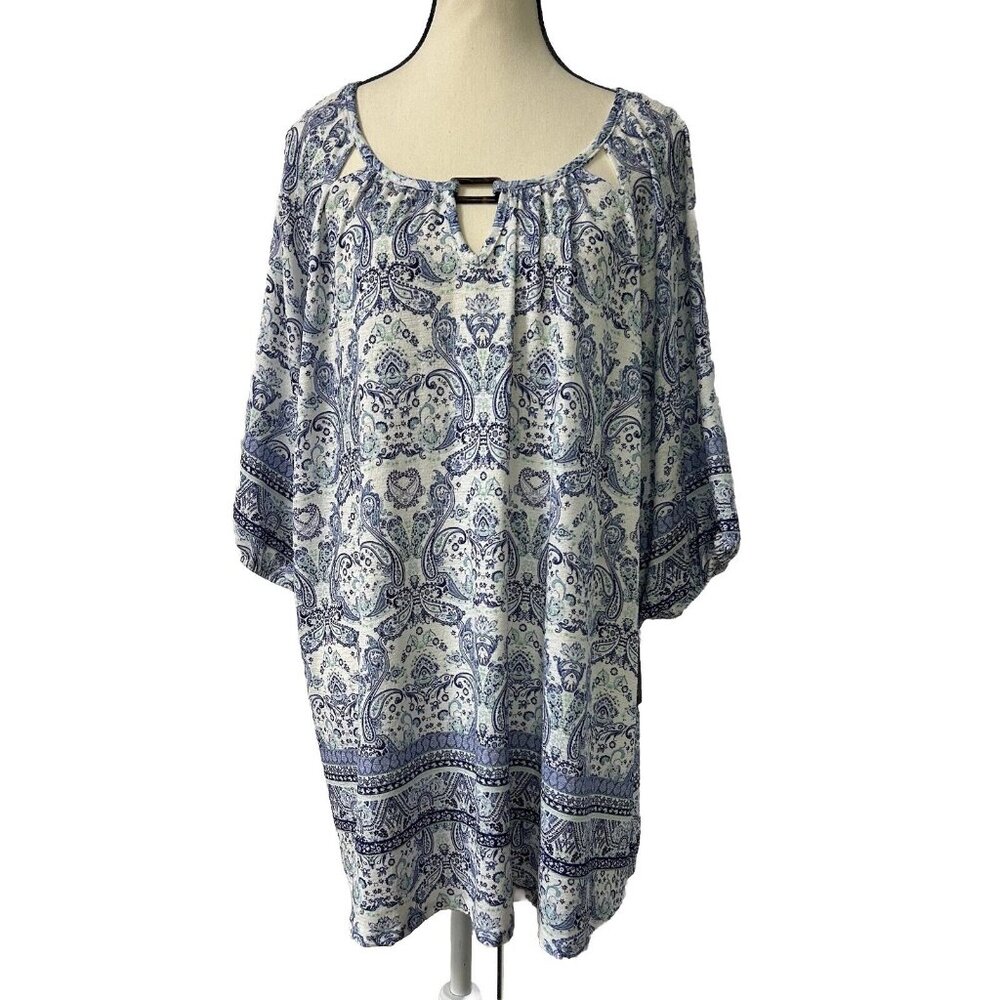 Absolutely Famous Women’s Plus size 3XL Blue White Paisley Blouse B54